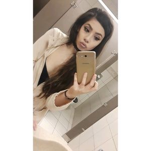 Meet your Posher, Delia